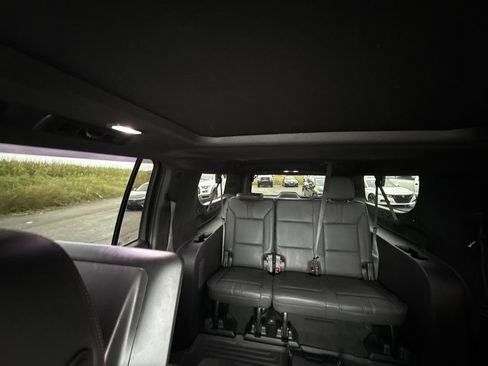 Used 2023 Chevrolet Suburban RST w/ Luxury Package AWD/4WD image 11