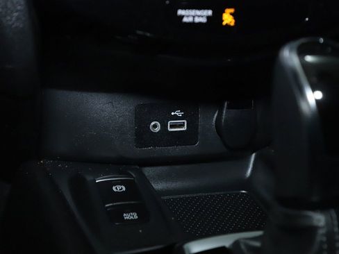 Used 2019 Nissan Rogue SV w/ Premium Package image 28