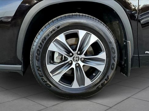 Used 2020 Toyota Highlander XLE image 10