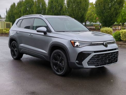 New 2025 Volkswagen Taos SEL image 8