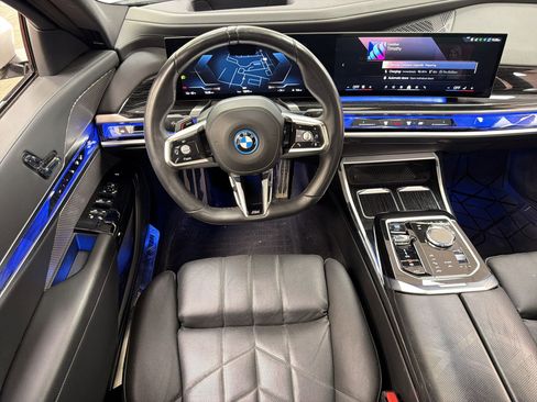 Used 2024 BMW i7 xDrive60 w/ Executive Package AWD/4WD image 29