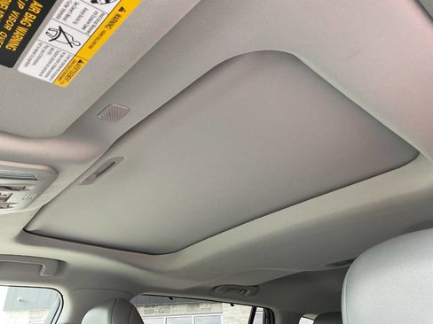 Used 2021 Toyota Highlander XLE AWD/4WD image 33