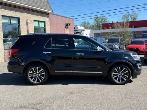 Used 2017 Ford Explorer Platinum image 4