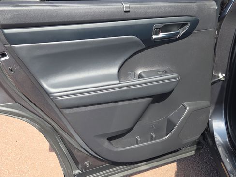 Certified 2022 Toyota Highlander XLE image 22