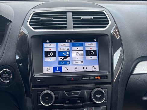 Used 2017 Ford Explorer XLT w/ Equipment Group 201A AWD/4WD image 19