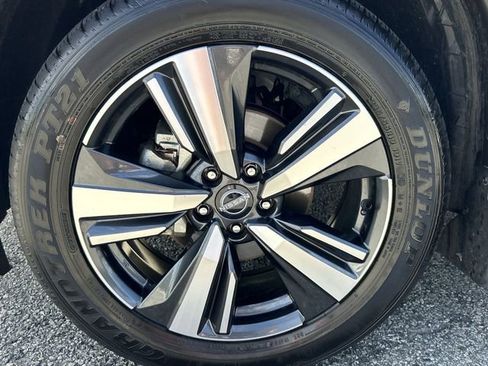 Certified 2025 Nissan Rogue SL AWD/4WD image 10
