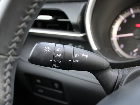 Used 2023 Toyota Highlander XSE image 32