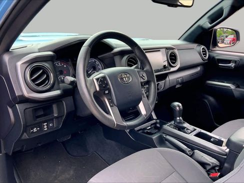 Used 2019 Toyota Tacoma TRD Sport w/ Technology Package RWD image 17