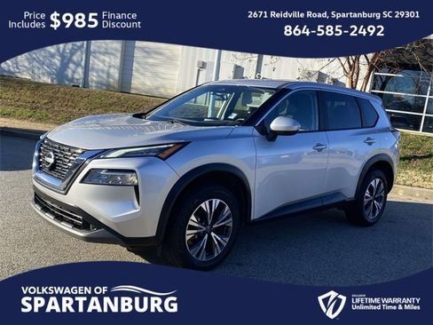 Used 2023 Nissan Rogue SV image 3