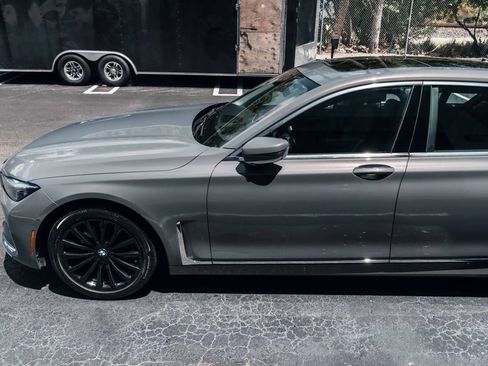 Used 2022 BMW 740i xDrive w/ Premium Package image 5