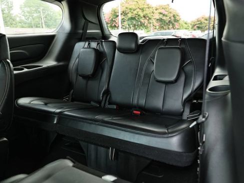 Used 2025 Chrysler Pacifica Select FWD image 28