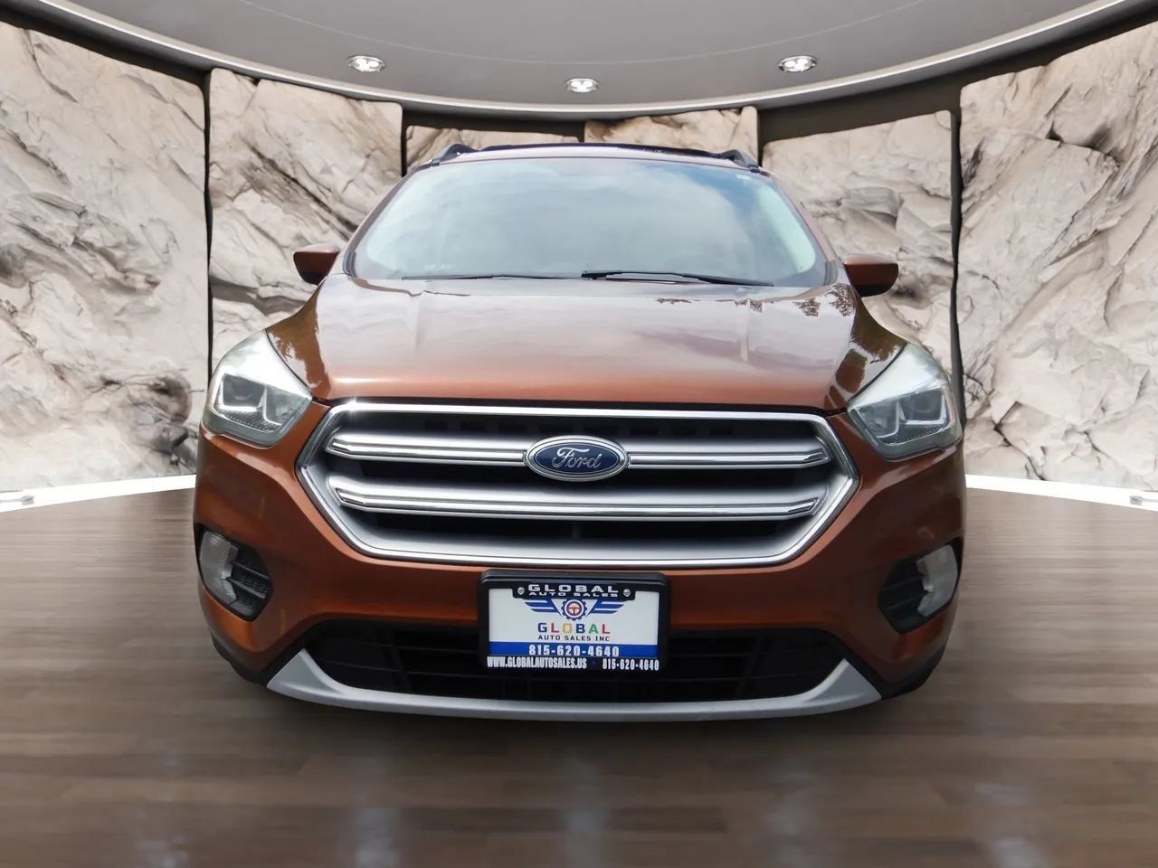 Used 2017 Ford Escape SE w/ Equipment Group 201A AWD/4WD image 2