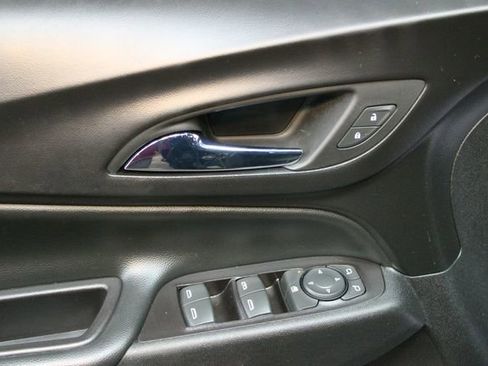 Used 2020 Chevrolet Equinox LT w/ Driver Convenience Package image 18