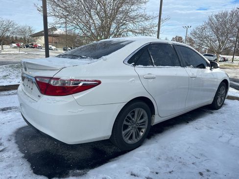 Used 2017 Toyota Camry SE image 11
