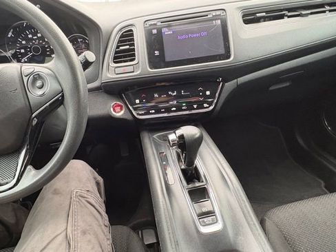 Used 2018 Honda HR-V EX image 18