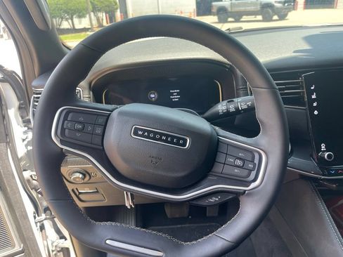 Used 2024 Jeep Wagoneer 2WD image 5