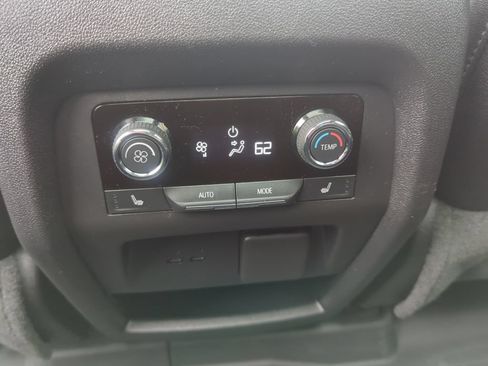 Used 2025 Chevrolet Traverse RS AWD/4WD image 29