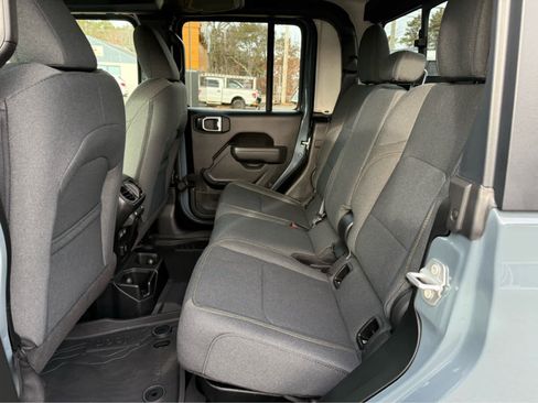 Used 2025 Jeep Gladiator Sport image 24