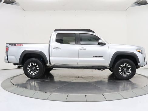 Used 2022 Toyota Tacoma TRD Off-Road AWD/4WD image 6