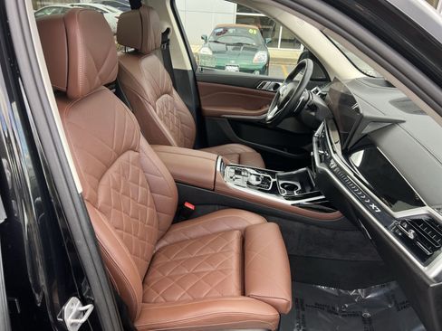 Used 2024 BMW X7 xDrive40i w/ Executive Package image 28