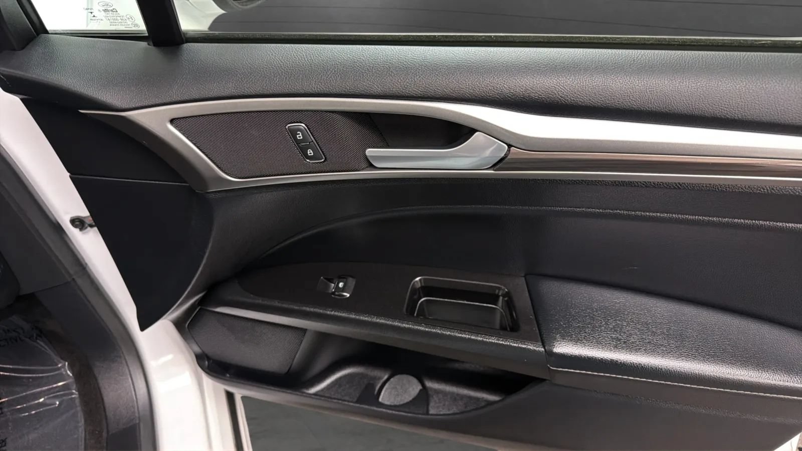 Used 2018 Ford Fusion SE w/ Fusion SE Technology Package FWD image 18