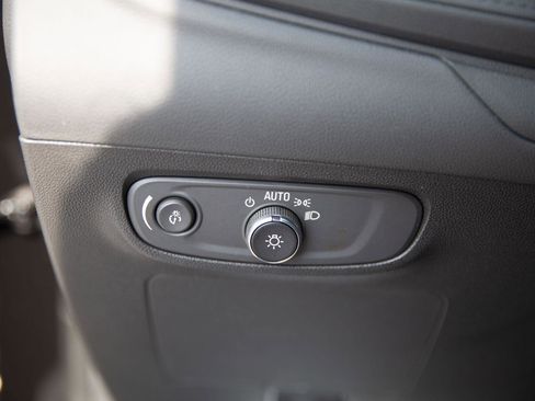 Used 2025 Buick Encore GX Preferred AWD/4WD image 4