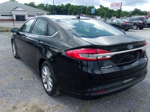 Used 2017 Ford Fusion SE w/ Fusion SE Technology Package FWD image 5