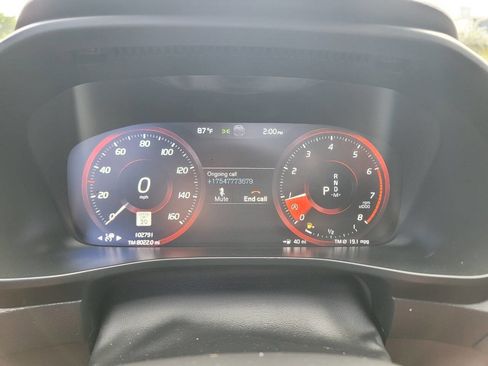 Used 2019 Volvo XC40 T5 R-Design image 16