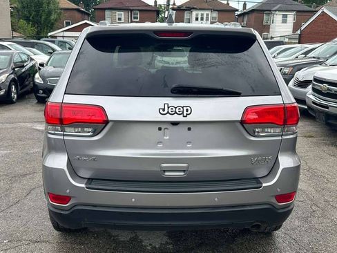 Used 2019 Jeep Grand Cherokee Laredo w/ 18" Wheel & 8.4" Radio Group AWD/4WD image 7