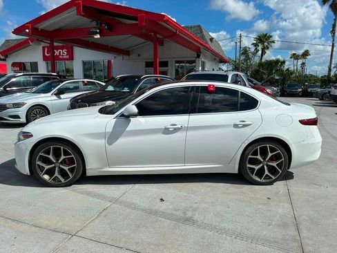 Used 2020 Alfa Romeo Giulia Ti w/ Active Blind Spot Package AWD/4WD image 10