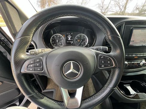 Used 2018 Mercedes-Benz Metris Passenger Van image 17