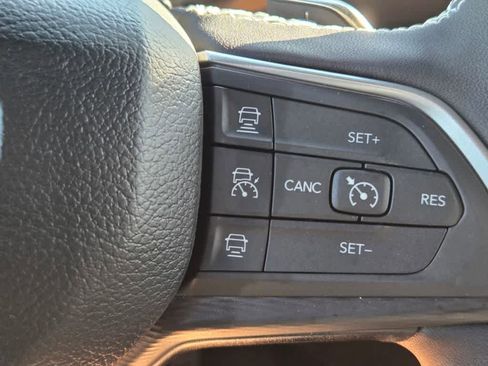 New 2025 Jeep Grand Cherokee Altitude image 20