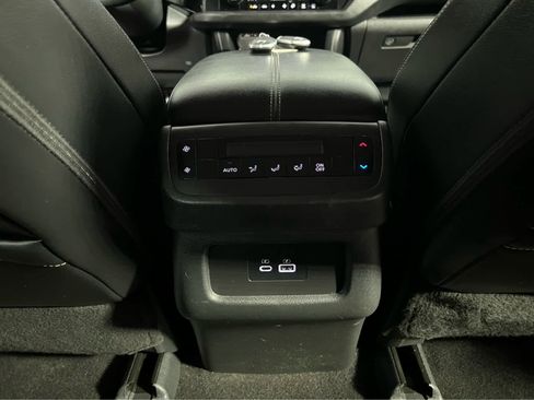 Certified 2023 Nissan Pathfinder SL w/ Black Appearance Package AWD/4WD image 11
