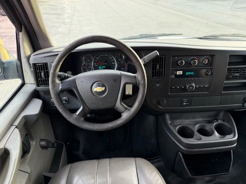 Used 2010 Chevrolet Express 2500 Extended image 19