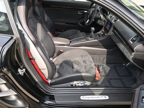 Used 2018 Porsche 718 Cayman GTS image 39