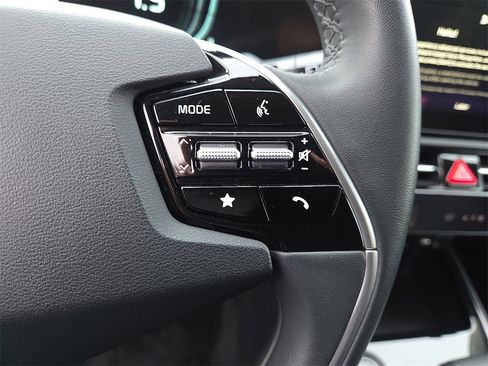 Certified 2023 Kia Niro EX image 22