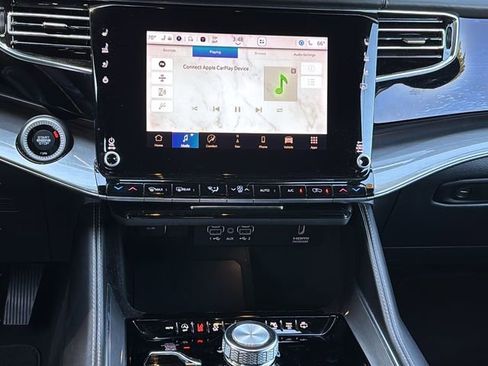 Certified 2022 Jeep Wagoneer Series III image 32