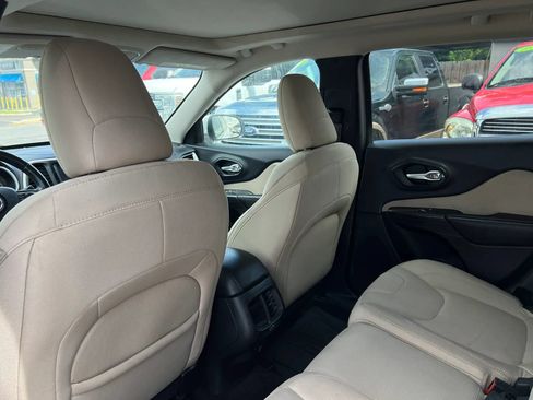 Used 2015 Jeep Cherokee Latitude w/ Comfort/Convenience Group FWD image 12