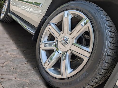 Used 2015 Cadillac Escalade Luxury image 43