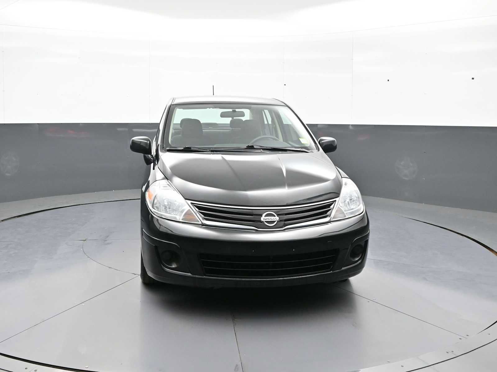 Used 2011 Nissan Versa 1.8 S FWD image 2