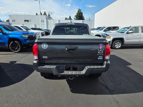 Used 2016 Toyota Tacoma TRD Sport AWD/4WD image 6