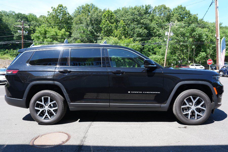 Used 2024 Jeep Grand Cherokee L Limited w/ Luxury Tech Group II AWD/4WD image 8