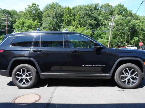 Used 2024 Jeep Grand Cherokee L Limited w/ Luxury Tech Group II AWD/4WD image 8