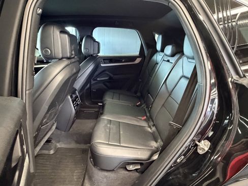 Used 2025 Porsche Cayenne Base image 7
