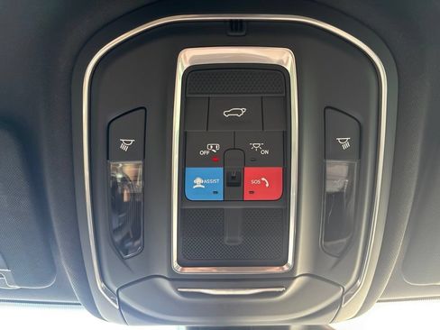 Used 2025 Jeep Grand Cherokee L Limited RWD image 16
