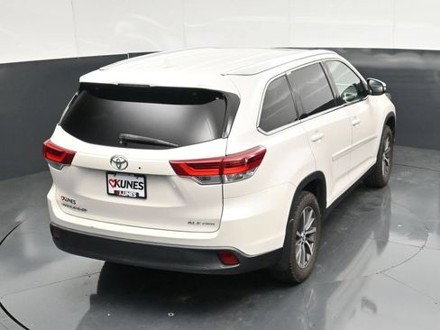 Used 2019 Toyota Highlander XLE AWD/4WD image 44
