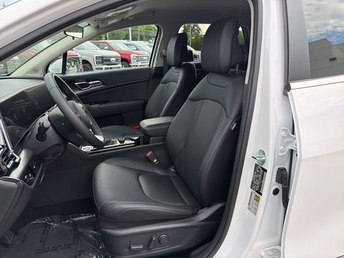Used 2025 Kia Sportage EX FWD image 10