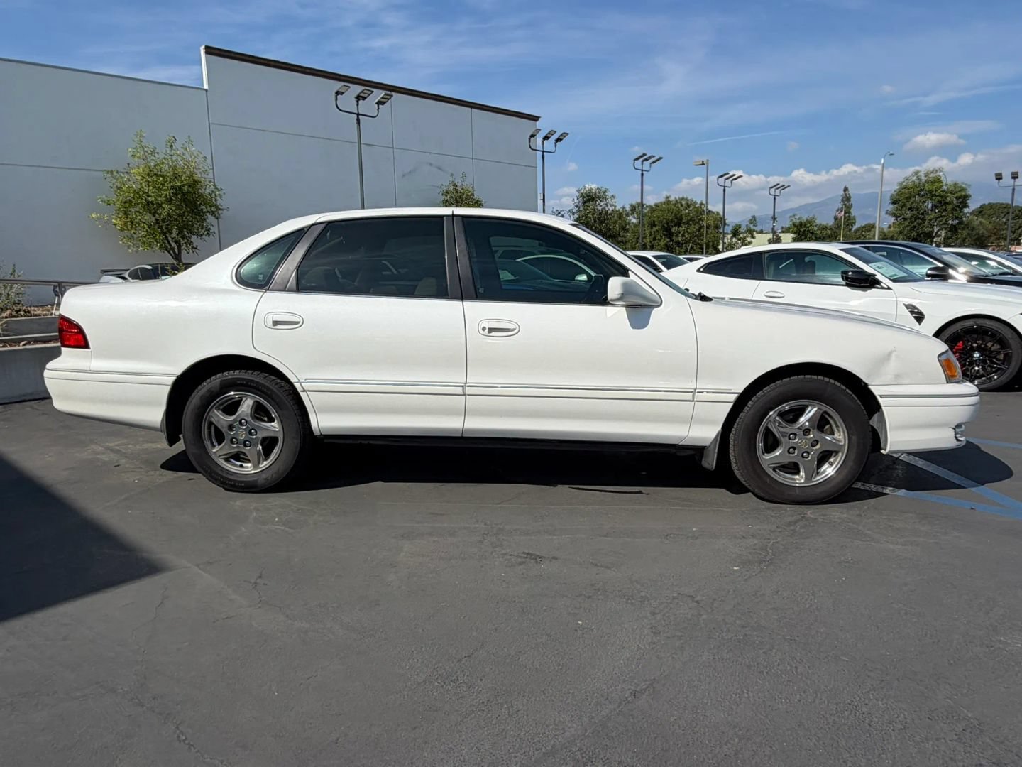 Used 1999 Toyota Avalon XL FWD image 5