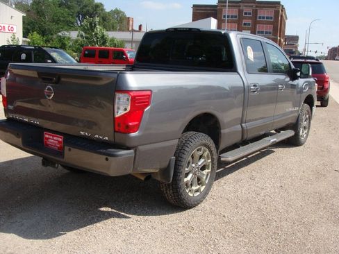 Used 2018 Nissan Titan SV w/ SV Convenience Package image 18