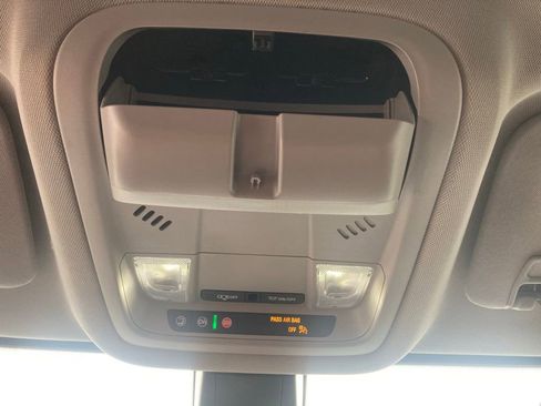 Used 2022 GMC Acadia SLE FWD image 32